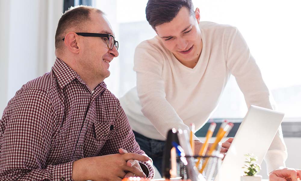 Read more about the article Best Online Courses for Developing Leadership Skills: Our 2025 Picks
