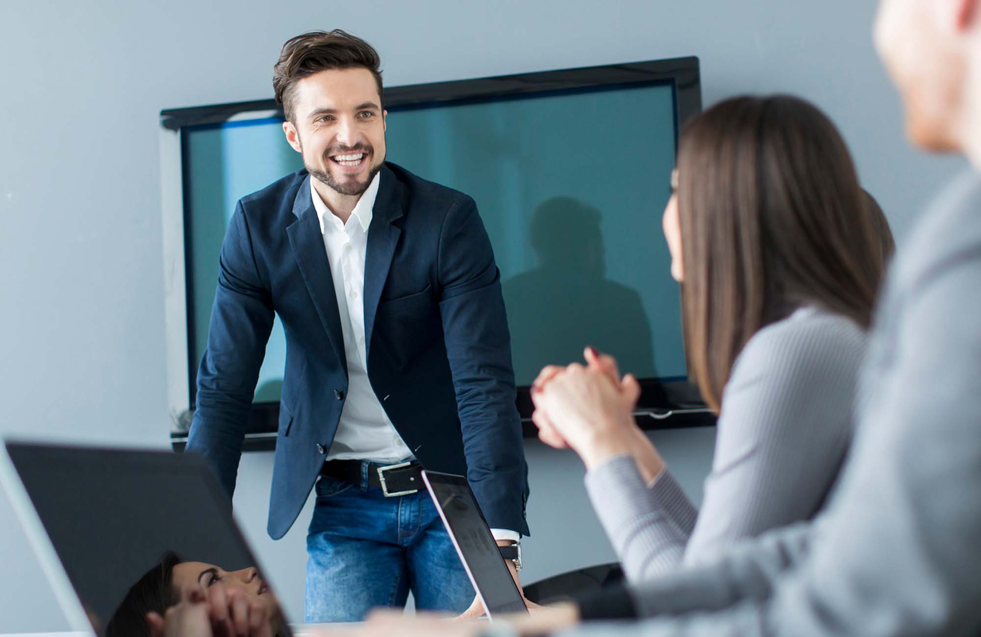 Read more about the article Free vs. Paid Online Leadership Courses: Are the Premium Versions Worth It?