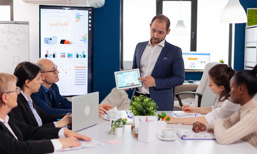 Read more about the article 10 Best Online Leadership Courses to Transform Your Career in 2025